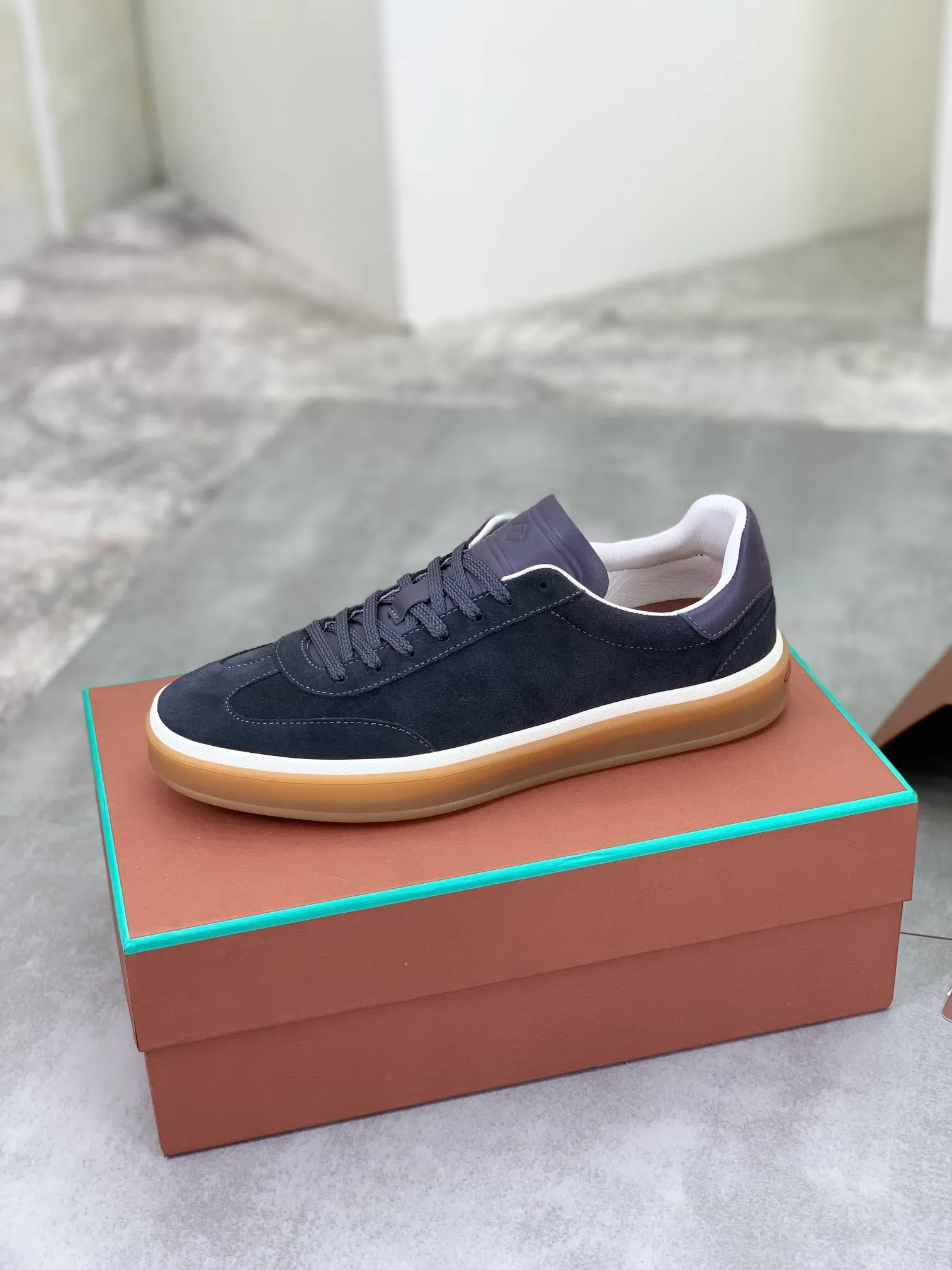 Men's Men's Shoes 💰P540 New 💰High Quality Loro Piana 💯Top Authentic Grade💯Buy the original 1:1 copy💯 Founded the existing Loro Piana company on April 24, 1924. It is now the sixth generation of family business, providing top quality products to customers who are discerning in taste and quality. Imported original fabrics, made of plain calfskin lining. Hand-sewn threads with cowhide feet. Original packaging. Size: 38-45. 7⃣️ colors available.